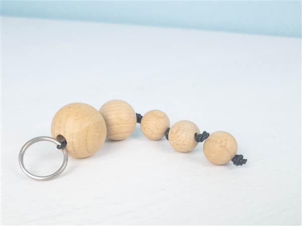 Schlüsselanhänger aus Holzperlen