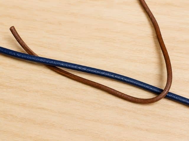 Verstellbarer Verschluss für Lederbänder