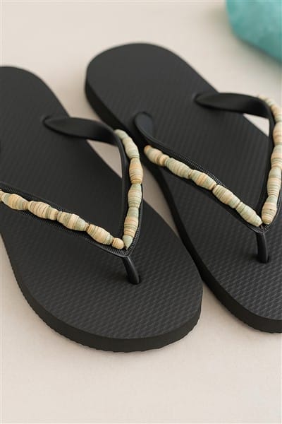 Flip Flops dekorieren: Sommerliche Akzente mit selbstgemachten Papierperlen