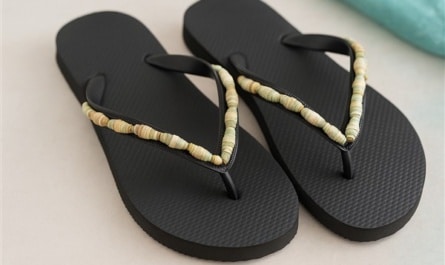 Flip Flops dekorieren: Sommerliche Akzente mit selbstgemachten Papierperlen