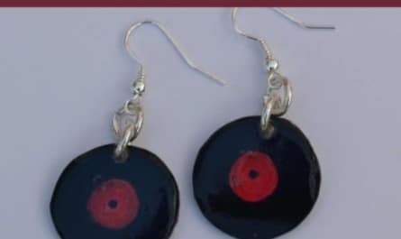 DIY Schallplatten-Ohrringe aus Schrumpfplastik im Retro-Stil