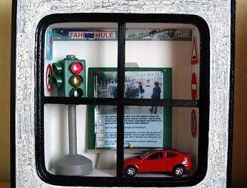 Mini-Vitrine zum Führerschein