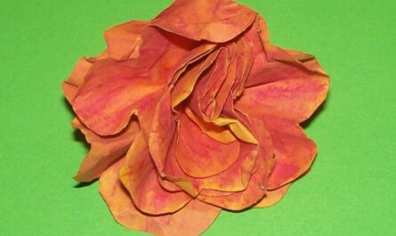 Fantasieblüte aus Tonpapier
