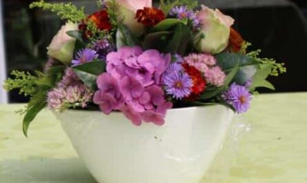 Sommerliches Tischgesteck