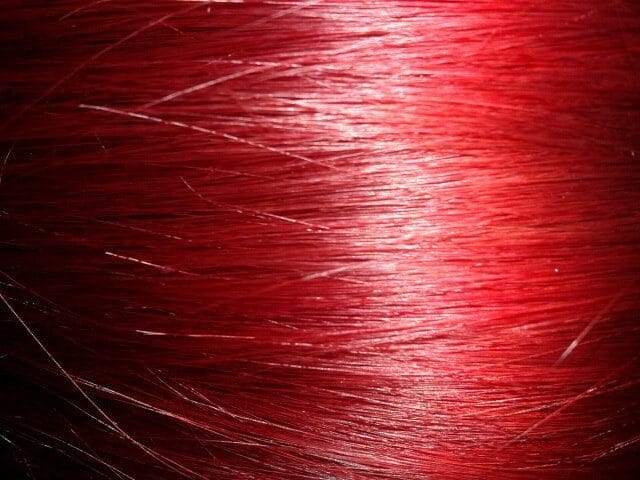 Strahlend Rote Haare ohne Vorblondieren