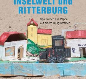 Inselwelt und Ritterburg: Spielwelten aus Pappe auf einem Quadratmeter