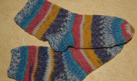 Kleinkindersocken aus Wollresten