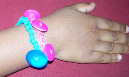 Loombands mit Knöpfen