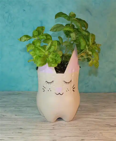 Miau! DIY Blumentopf aus Plastikflasche