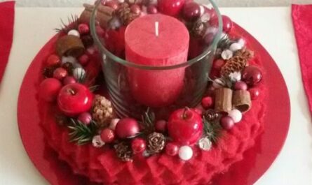 Weihnachtskranz mit rotem Filz