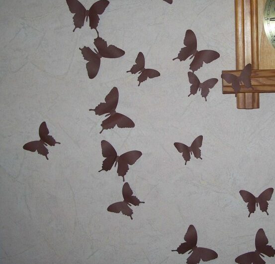 Schmetterlingsschwarm basteln – für Lampe und Wand