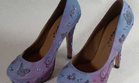 Highheels - bestempelt und mit Strasssteinen verziert
