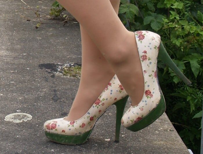 Romantik auf Absätzen – High Heels mit Servietten