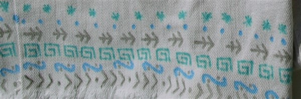 Muster auf Jeanshose mit Edding Textilmarker und Textilstiften in grau, hellblau und türkis