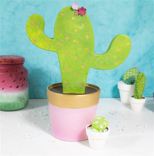 Deko DIY: sommerlicher Kaktus aus Pappmasché
