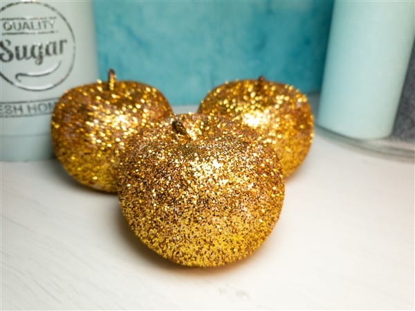 DIY Deko Glitteräpfel in Gold