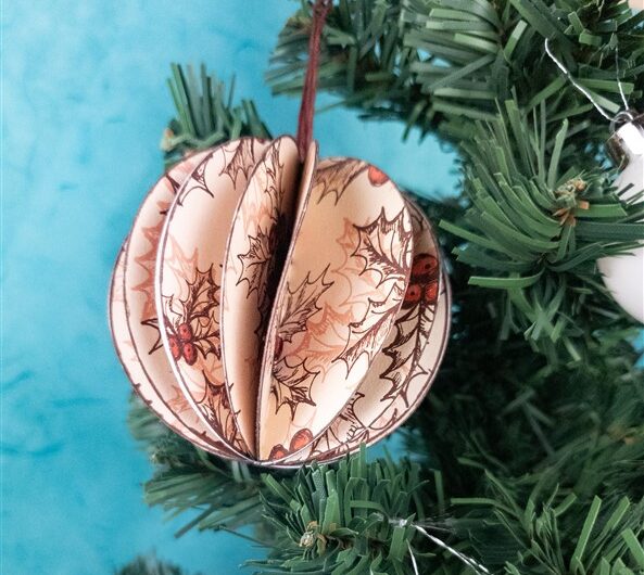 Weihnachtskugeln aus Papier