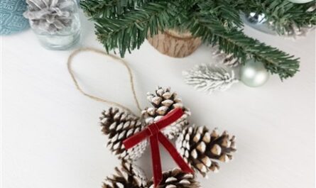 DIY Weihnachtsschmuck: Tannzenzapfenkranz basteln