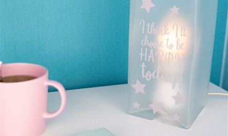 Ikea Hack: Tischlampe mit Vinylfolie verschönern