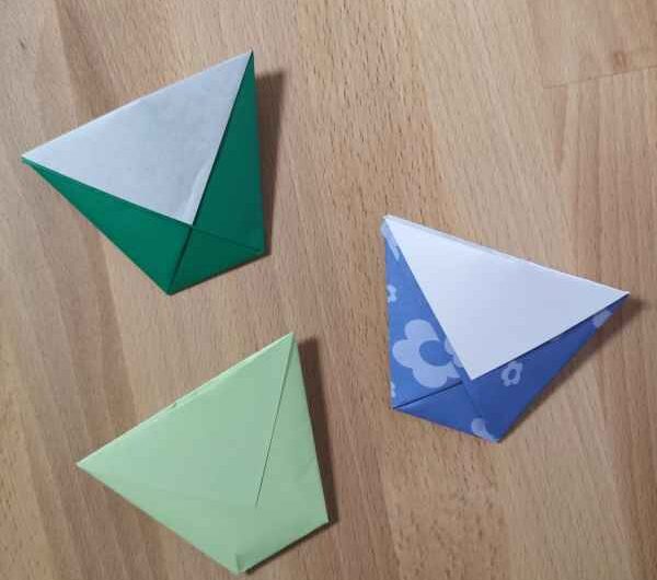 Origamibecher aus einem Blatt Papier falten