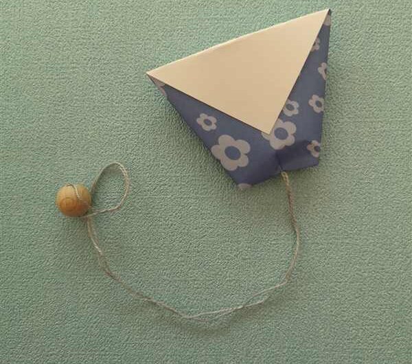 Fangspiel aus einem Origami-Becher basteln