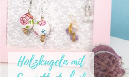 Einfach und günstig Schmuck basteln: Holzkugeln mit Servietten bekleben