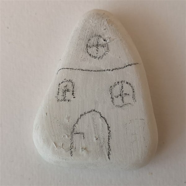 Steine bemalen mit Acrylstiften - Anleitung  für ein Steinhaus