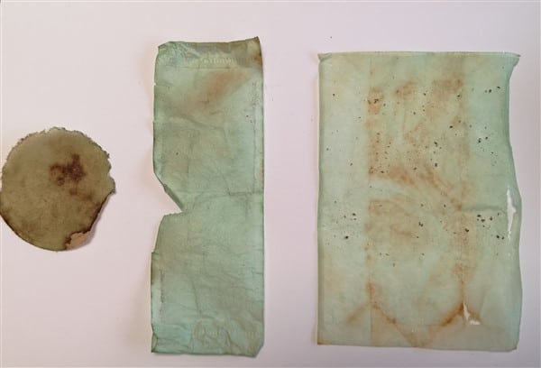 Teebeutel mit Ostereierfarbe färben