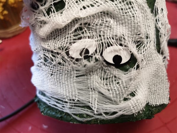 Halloweendose mit Augen