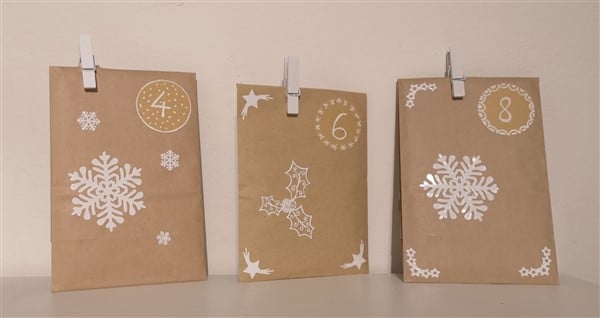 Adventskalender aus Papiertüten basteln