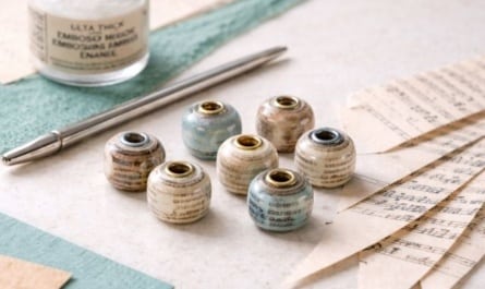 Papierperlen im Pandora Style – Schmuck aus Papier mit Metallabschlüssen