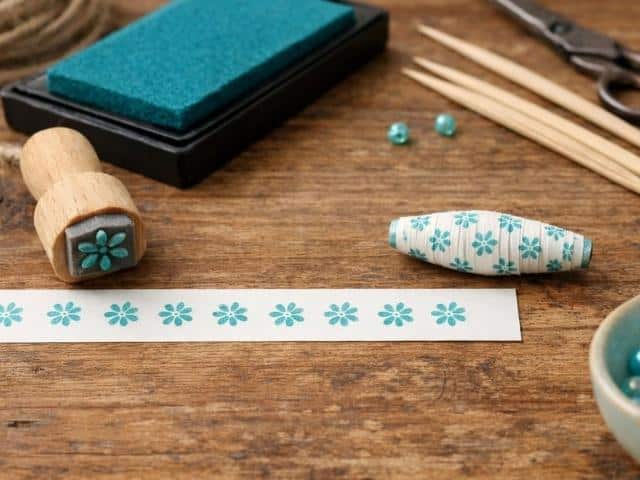 Papierperlen verzieren – mit Stempeln